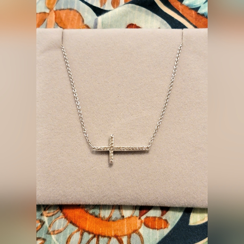 Helzberg Diamonds Silver Necklace with Elegant Design